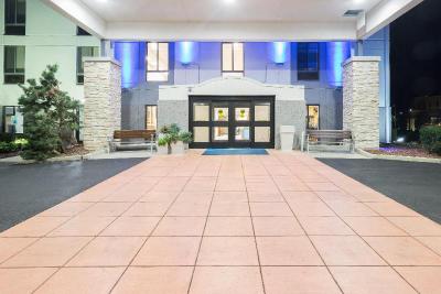 Holiday Inn Express & Suites Louisville East