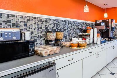 Howard Johnson Hotel & Suites by Wyndham Orange