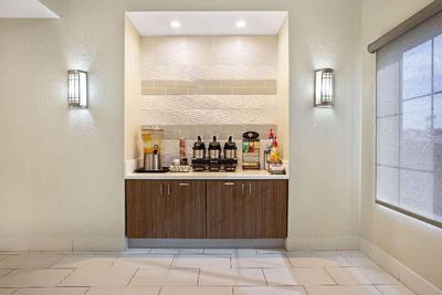 La Quinta Inn & Suites NE Long Beach Cypress