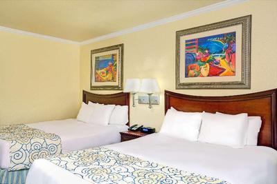 Super 8 by Wyndham Santa Cruz/Beach Boardwalk East