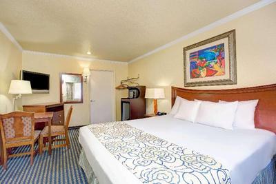 Super 8 by Wyndham Santa Cruz/Beach Boardwalk East