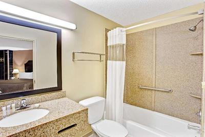 Howard Johnson by Wyndham Pikesville
