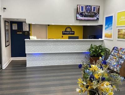 Days Inn & Suites by Wyndham Mobile