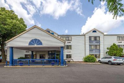 Travelodge by Wyndham Brooklyn Center