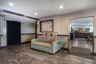 Travelodge by Wyndham Brooklyn Center