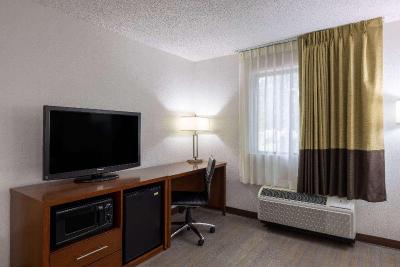 Travelodge by Wyndham Brooklyn Center
