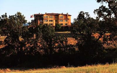 Bellasera Hotel & Suites Paso Robles, Tapestry