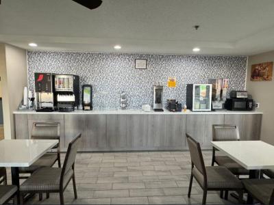 Super 8 by Wyndham Reedsburg