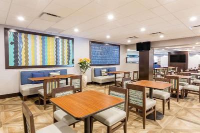 Wingate By Wyndham Convention Ctr Closest Univers