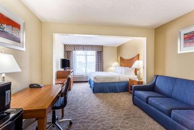 Wingate By Wyndham Convention Ctr Closest Univers