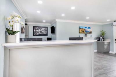 Aura Inn Monterey