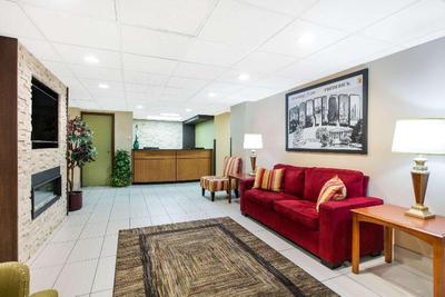 Super 8 by Wyndham Frederick