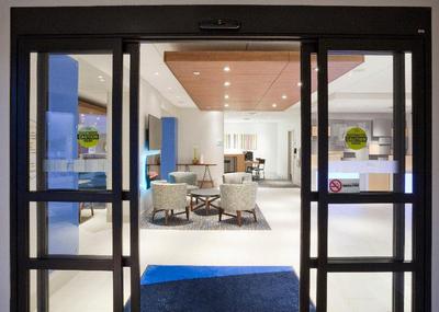 Holiday Inn Express Roseville - St. Paul