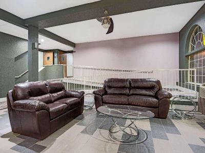 Super 8 by Wyndham Kansas City