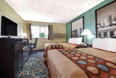 Super 8 by Wyndham Kansas City