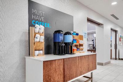 Holiday Inn Express & Suites Macon-West