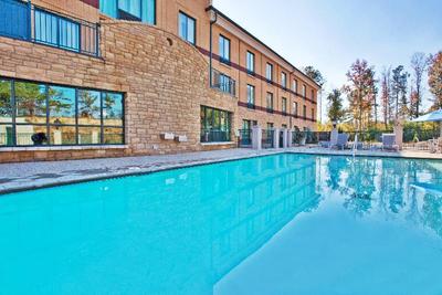 Holiday Inn Express & Suites Macon-West