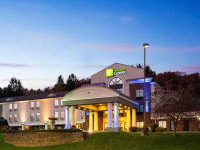 Holiday Inn Express Meadville (I-79 Exit 147A)