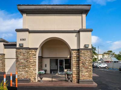 Howard Johnson by Wyndham Airport Florida Mall