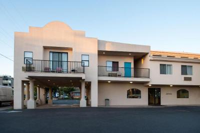 Edgewater Inn & Suites