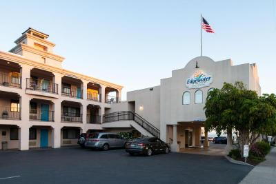 Edgewater Inn & Suites