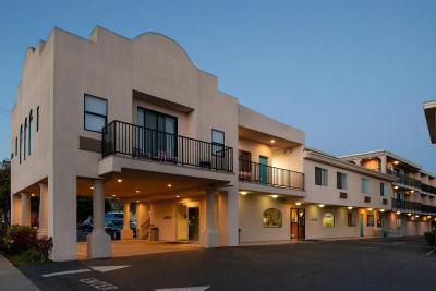 Edgewater Inn & Suites