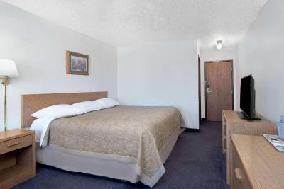 Super 8 by Wyndham Murdo