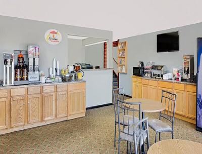 Super 8 by Wyndham Macomb
