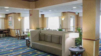 Holiday Inn Express & Suites Manchester-Airport