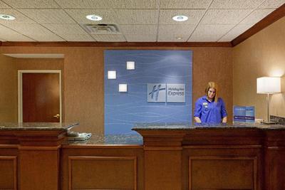 Holiday Inn Express & Suites Manchester-Airport