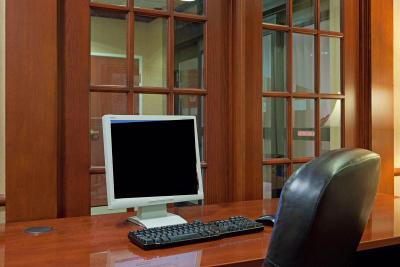 Holiday Inn Express & Suites Manchester-Airport