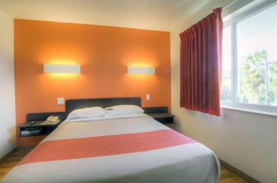 Motel 6 Orlando International Drive