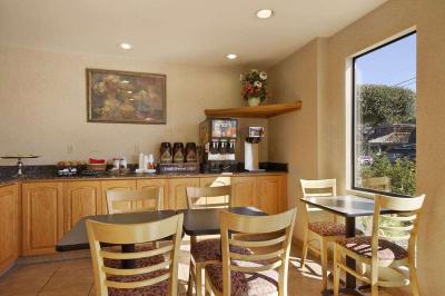 Olive Tree Inn & Suites