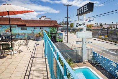 Aqua Breeze Inn