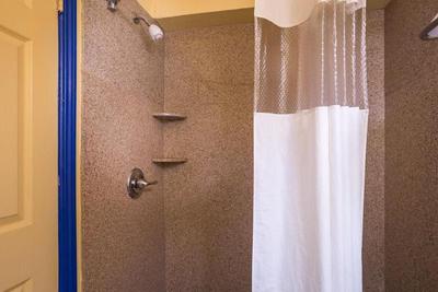 Aqua Breeze Inn