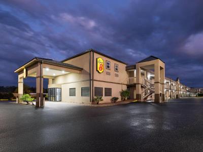 Super 8 by Wyndham Macon West