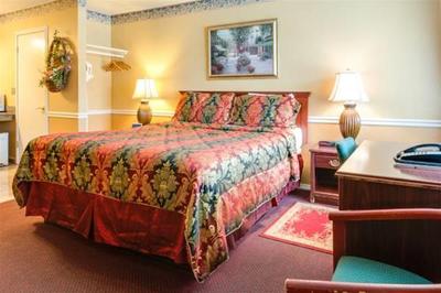 Monterey Pines Inn