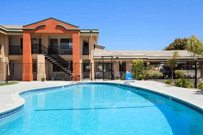 Super 8 by Wyndham Salinas