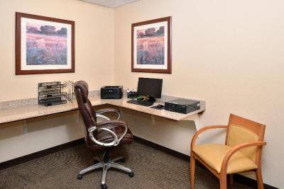 Candlewood Suites Kansas City Northeast