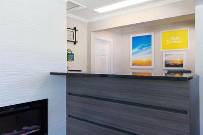 Days Inn by Wyndham Monterey-Fisherman's