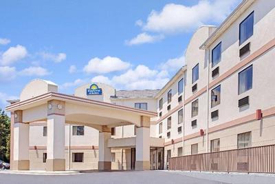 Days Inn &Suites by Wyndham Laurel Near Fort Meade