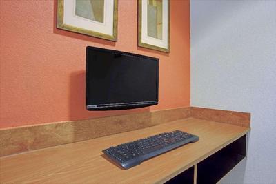 Days Inn &Suites by Wyndham Laurel Near Fort Meade