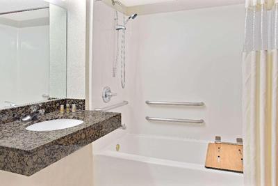 Days Inn &Suites by Wyndham Laurel Near Fort Meade