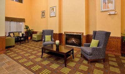 Holiday Inn Express Hotel & Suites Kansas City Spo