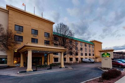 La Quinta Inn & Suites Milwaukee Bayshore Area