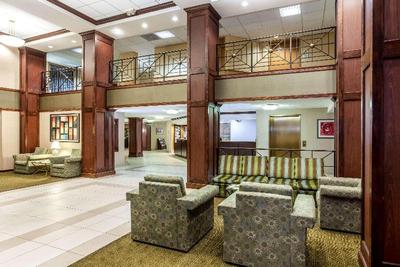 La Quinta Inn & Suites Milwaukee Bayshore Area