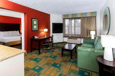 La Quinta Inn & Suites Milwaukee Bayshore Area