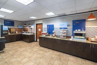 Holiday Inn Express Forsyth