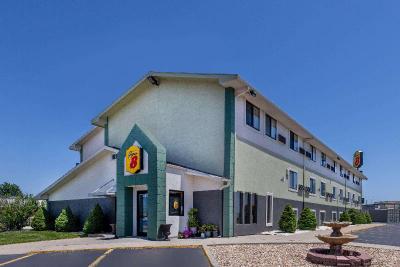 Super 8 by Wyndham Kansas City at Barry Road/Arpt