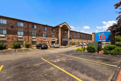 Motel 6 Glendale WI